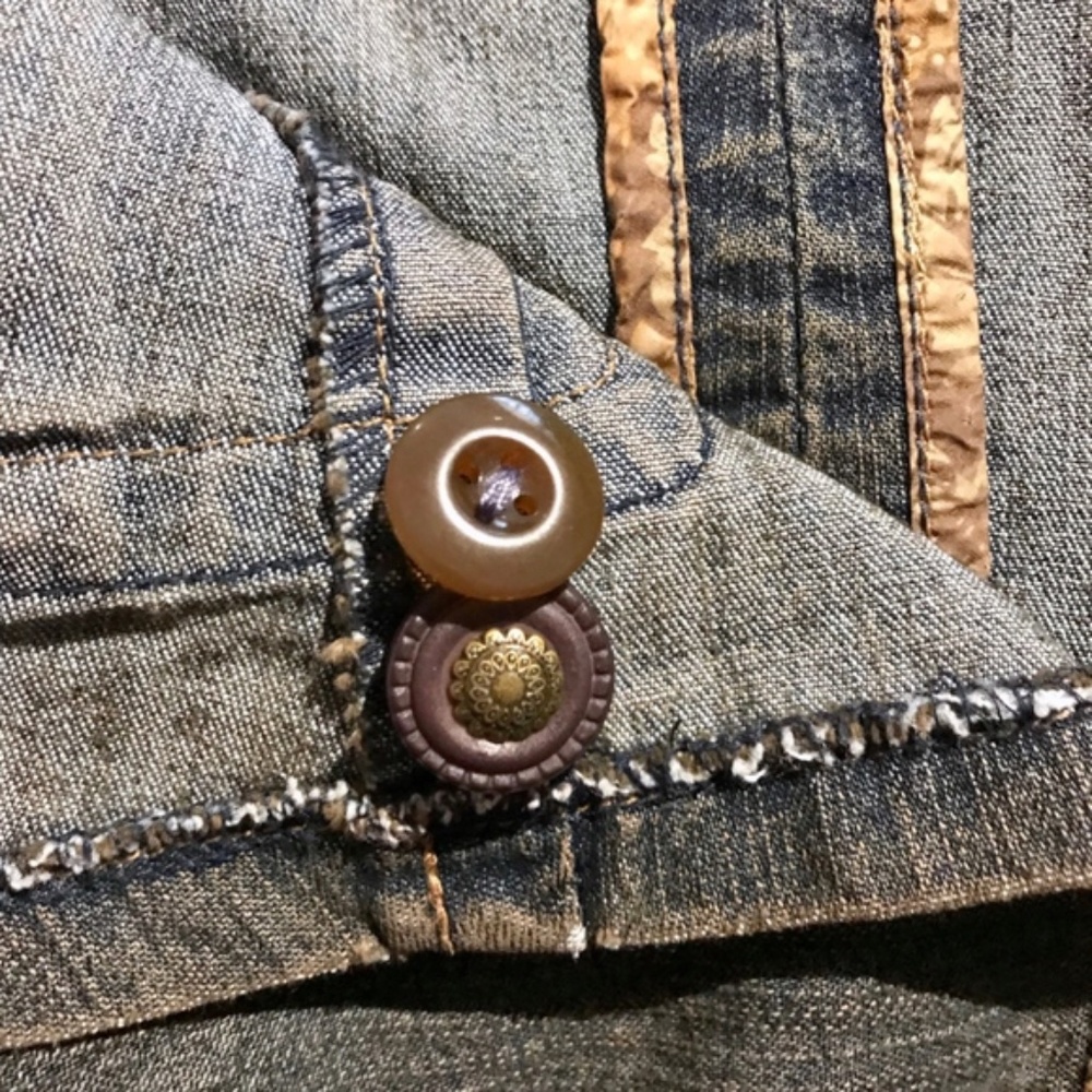 Tapemeasure Distressed Denim Jacket w/Belt - Picture 3 of 6